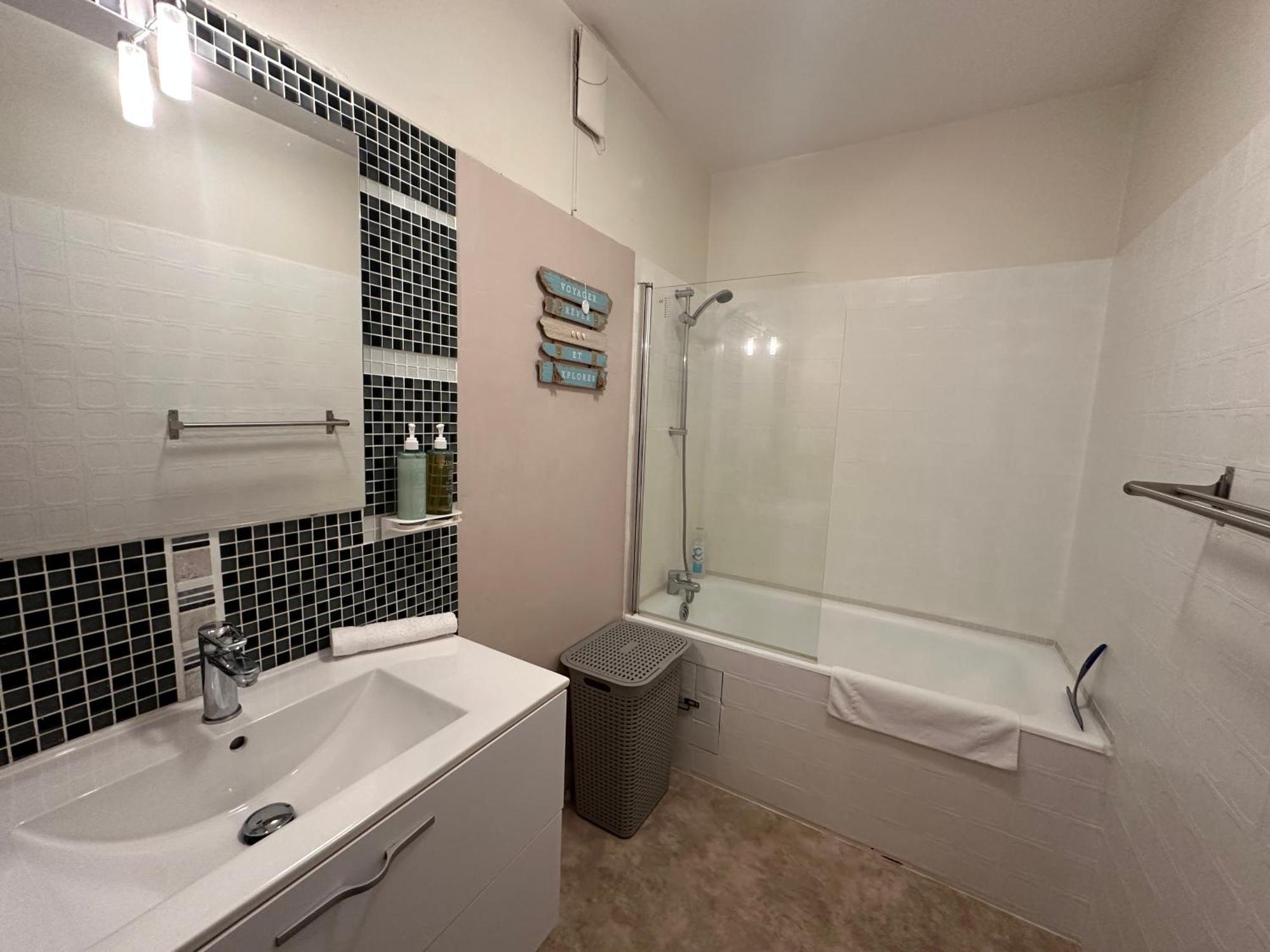 Orleans Centre Proche Gare - Appartement Fonctionnel Residence Calme Parking Prive Gratuit - Le Central Elegance Esterno foto