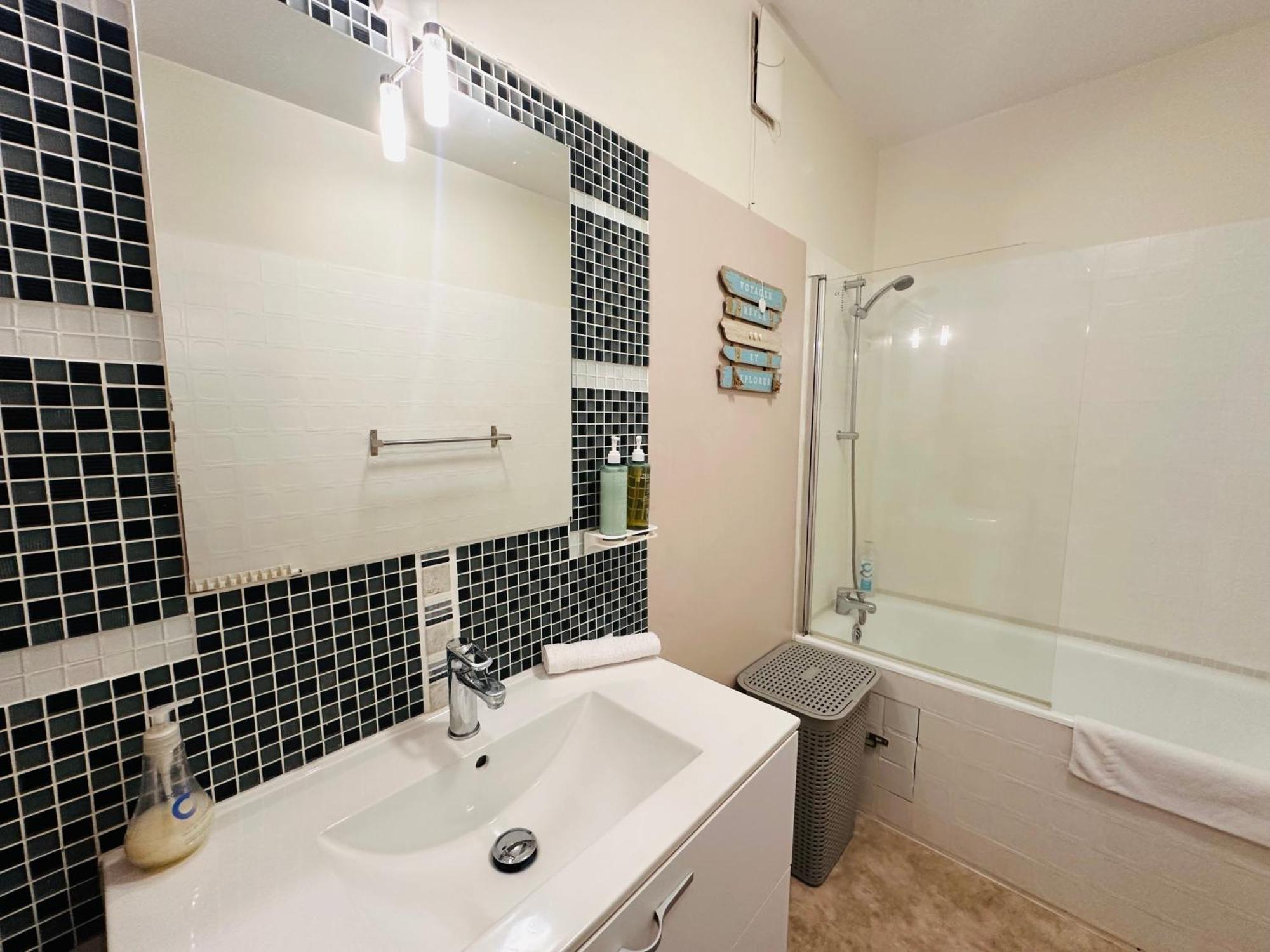 Orleans Centre Proche Gare - Appartement Fonctionnel Residence Calme Parking Prive Gratuit - Le Central Elegance Esterno foto